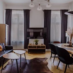 Golden Pearl - Main Square, 100 Sqm, 4 Apartament