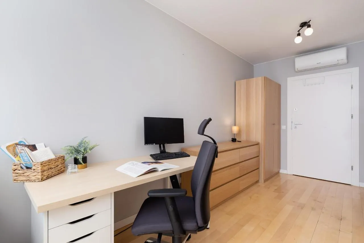 Solna Apartment With Parking Cracow By Noclegi Renters Krakow 0*,